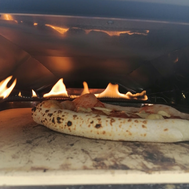 PIZZA DVOBOJ: žari Weber vs. peči za pizzo